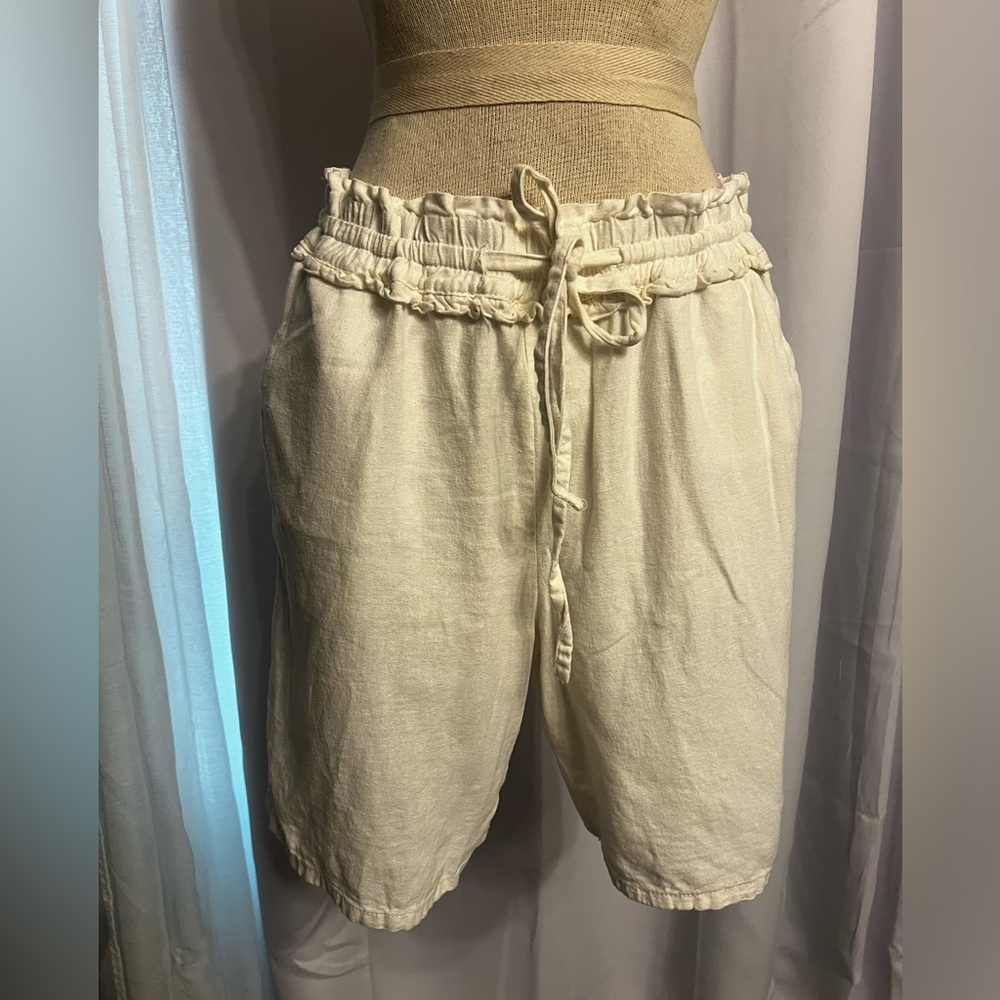 Women’s Off White Linen Blend Shorts Pull String With Pockets size small nwot